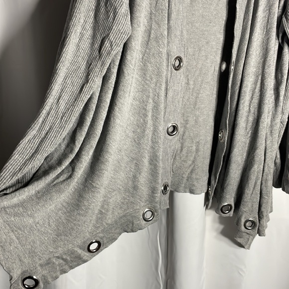 Plus size Star grey open front cardigan with silver grommets. - Picture 3 of 9